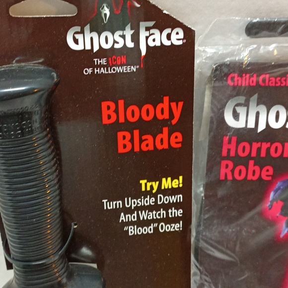 Ghost face scream child hooded robe and plastic bloody blade condition is new - Picture 4 of 12